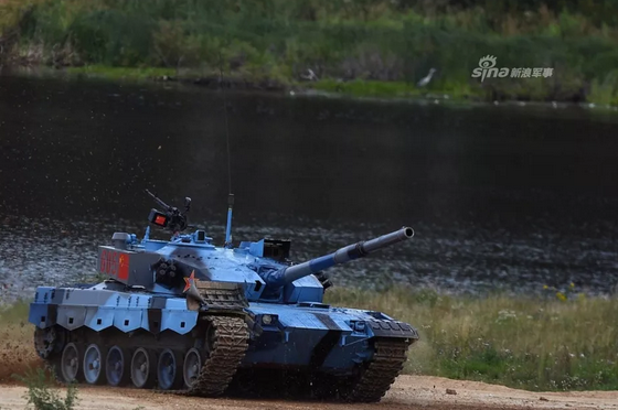 “坦克兩項”半決賽中國小組奪魁，“海上登陸”接力賽暫居第一